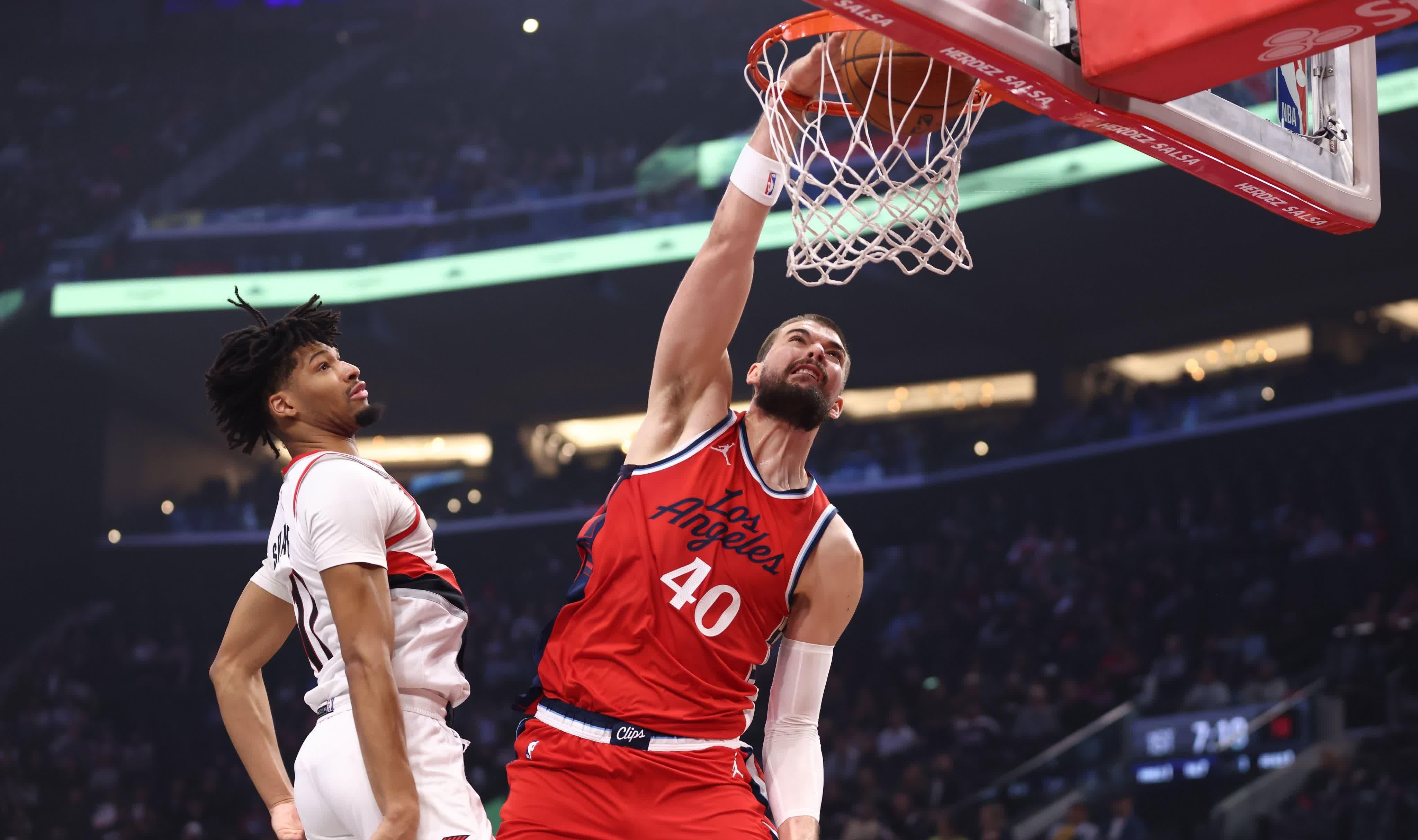 NBA巨星挥洒汗水拼搏，向胜利冲刺！ 